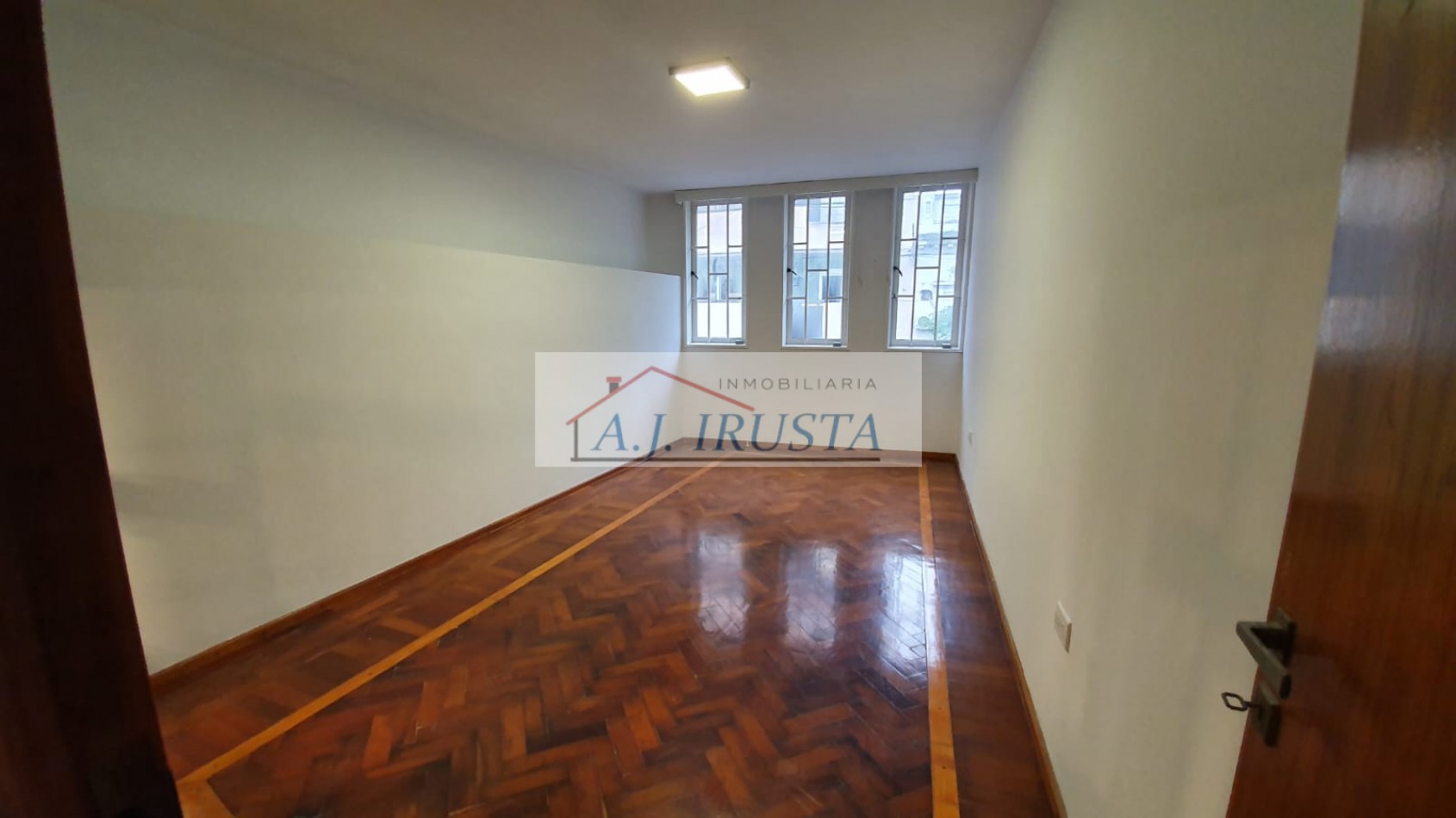 CASA 4 DORMITORIOS